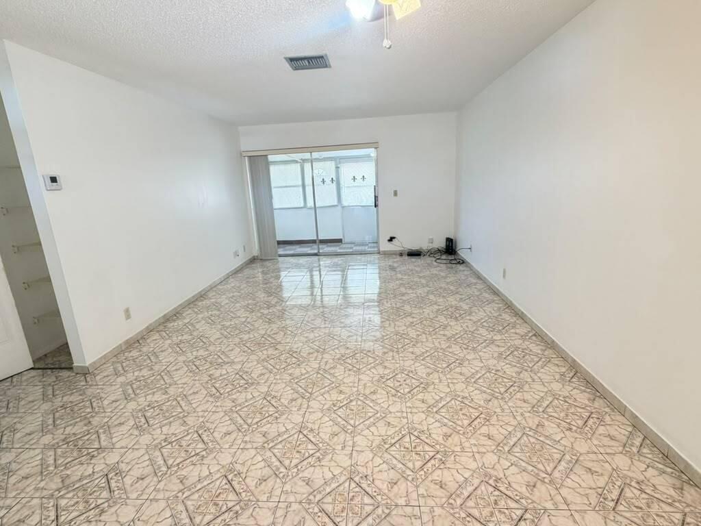 Photo of 2727 DUDLEY Drive W #E, West Palm Beach, FL 33415 (MLS # B26056660)