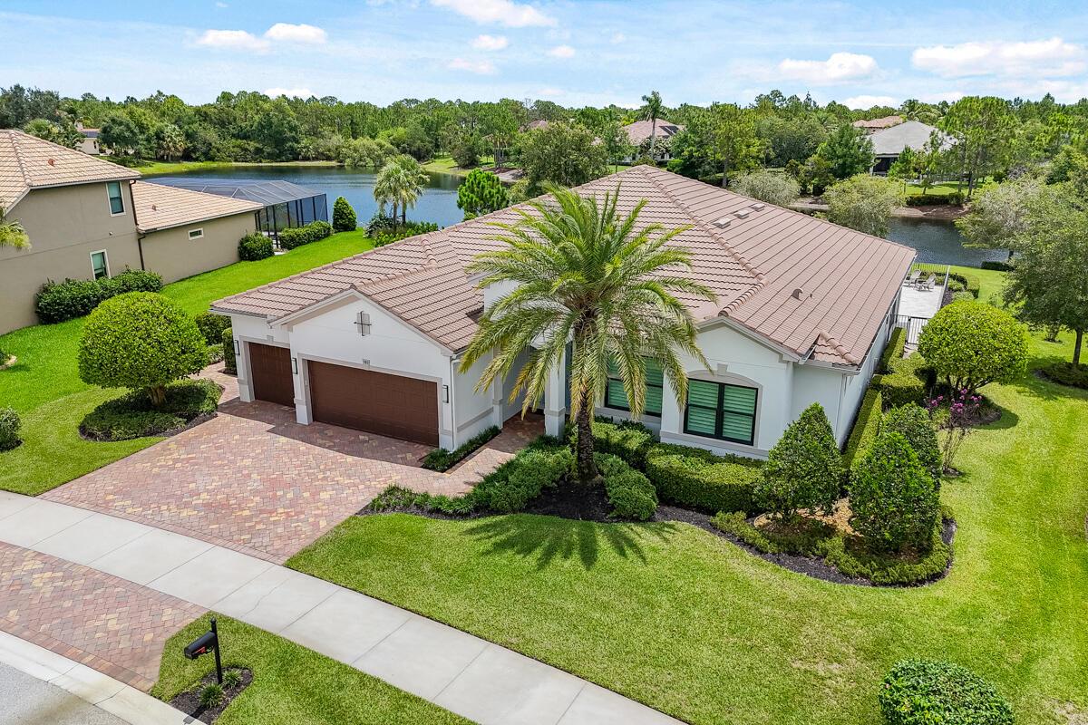 749 SW Sea Green Street, Palm City, FL, 34990/$1,395,000 2 749 SW Sea Green Street