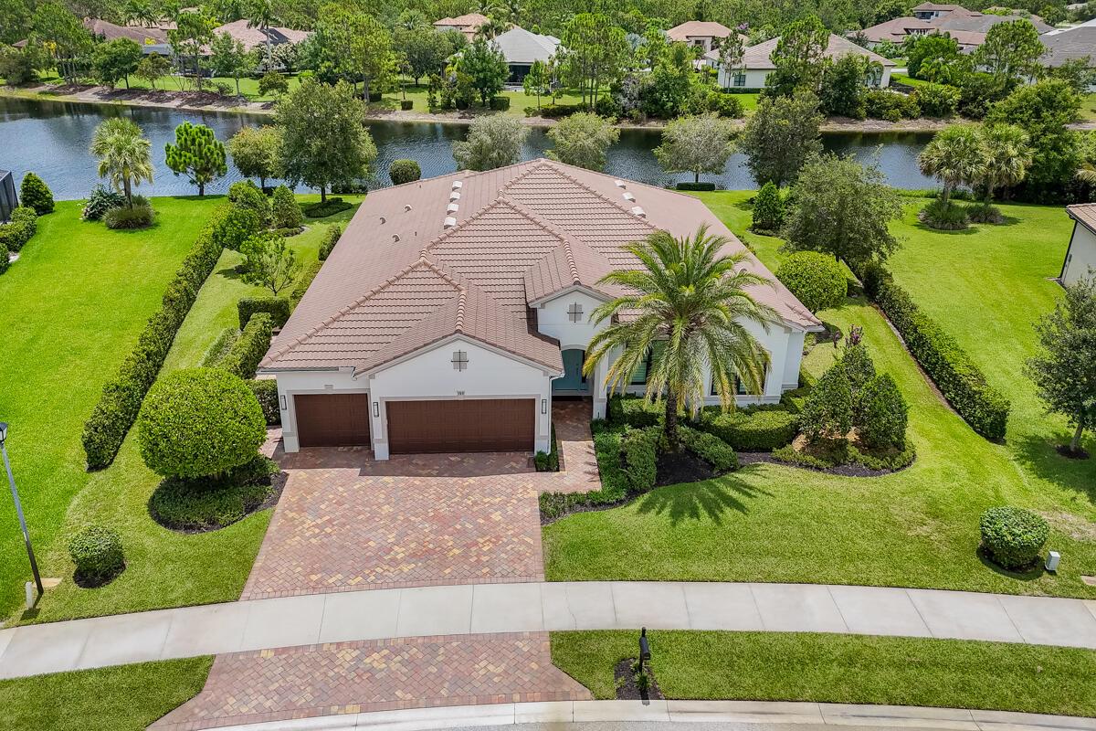 749 SW Sea Green Street, Palm City, FL, 34990/$1,395,000 4 749 SW Sea Green Street