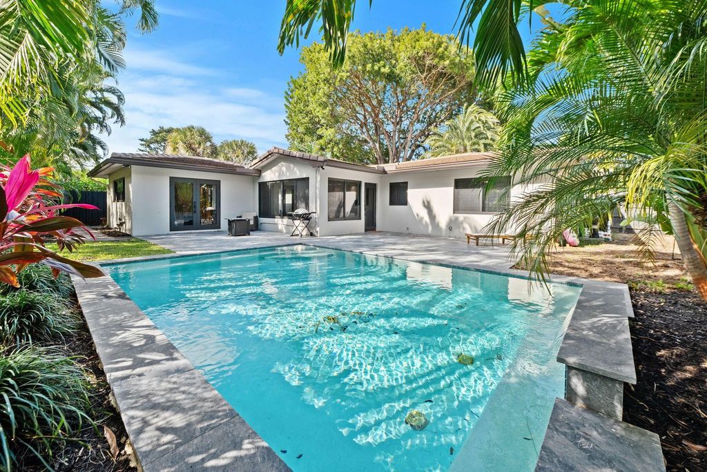 Photo of 2508 NE 21st Ct, Fort Lauderdale, FL 33305 (MLS # F10541303)