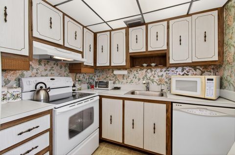 Tiny photo for 349 Capri Dr #H, Delray Beach, FL 33484 (MLS # B26016170)