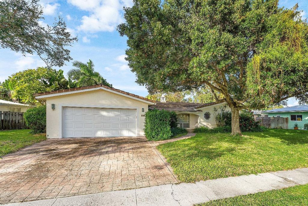 Photo of 669 SW 3rd Street, Boca Raton, FL 33486 (MLS # R11138719)