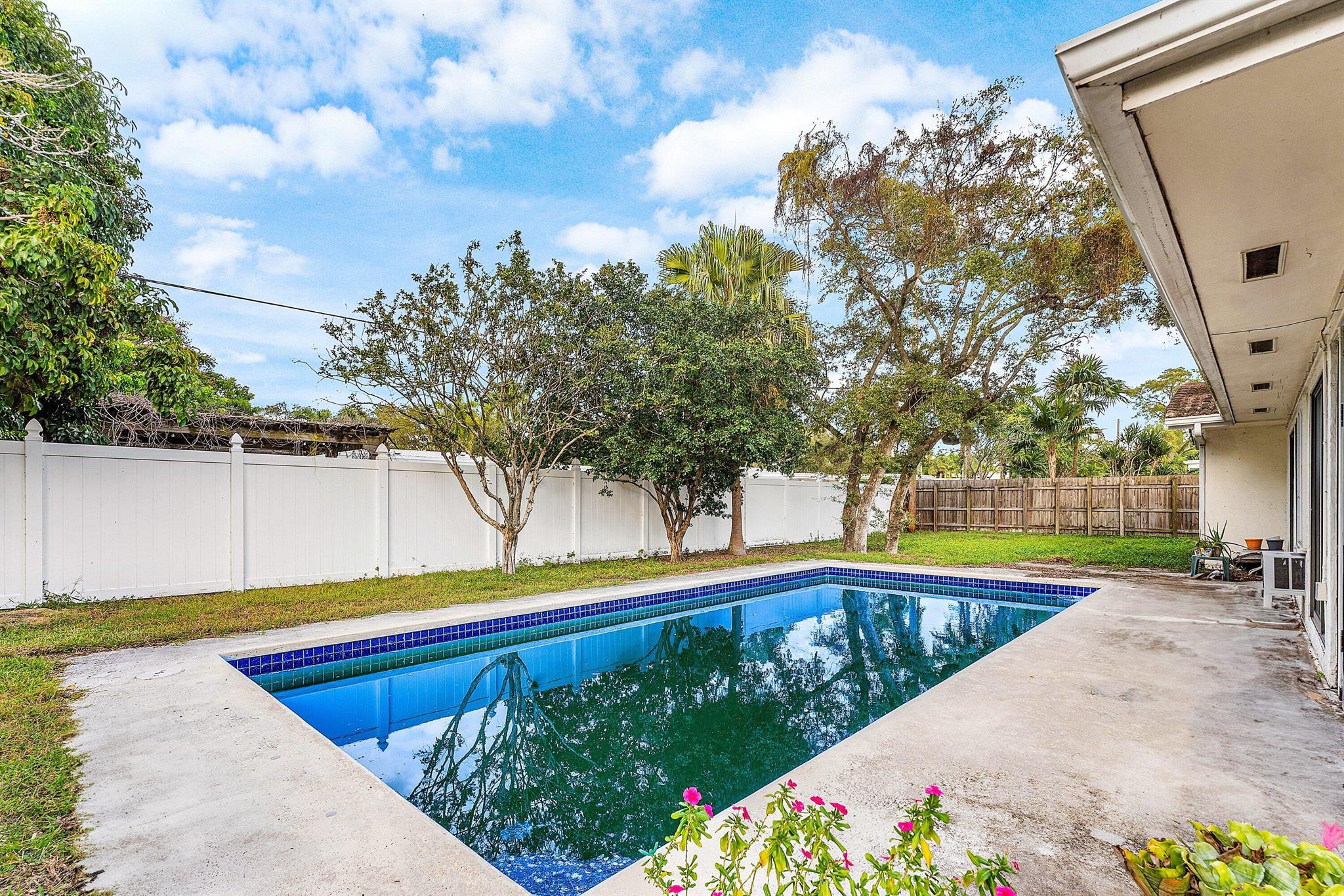 ROYAL OAK HILLS 1ST SEC - Residential