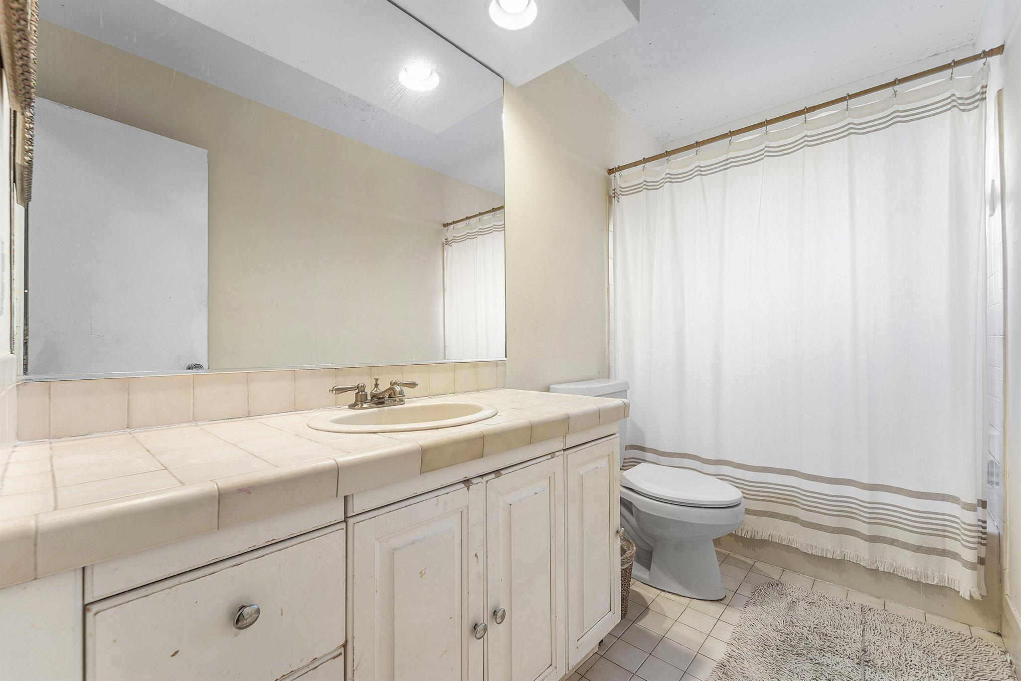 ROYAL OAK HILLS 1ST SEC - Residential