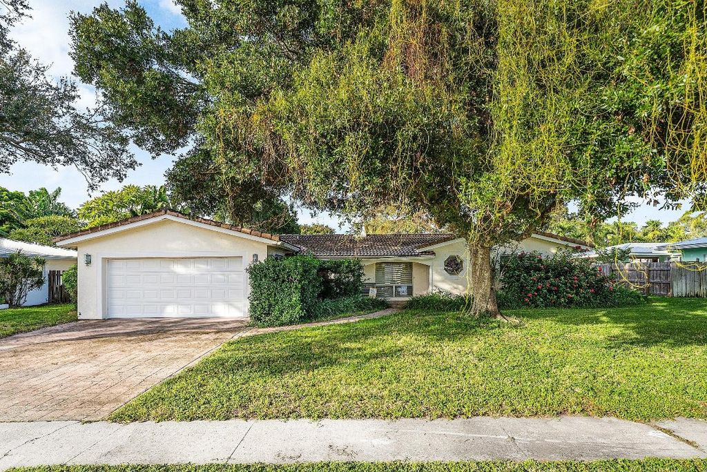 Photo of 669 SW 3rd Street, Boca Raton, FL 33486 (MLS # R11138719)