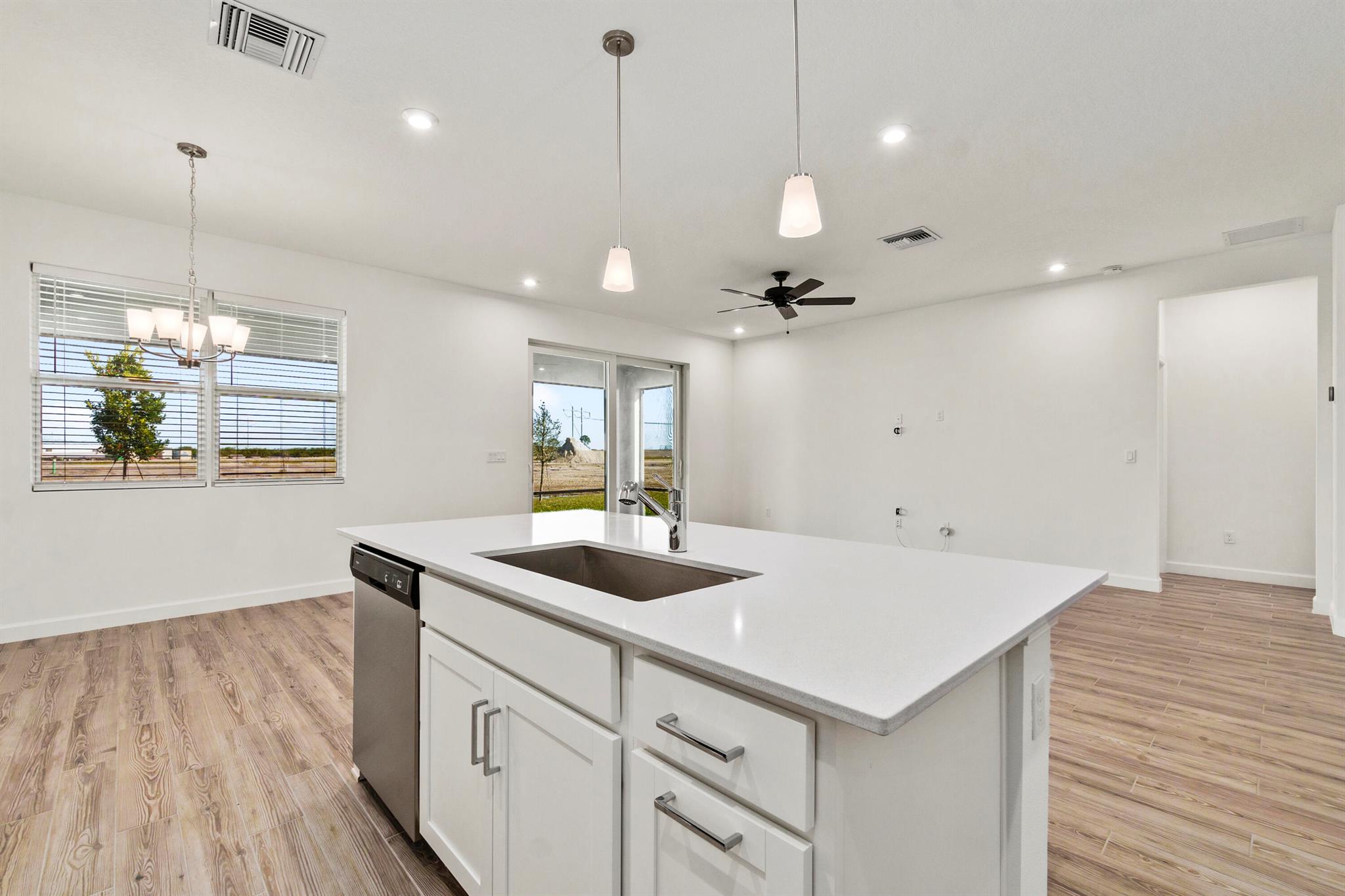 Port St Lucie, Florida 34987, United States, 4 Bedrooms Bedrooms, ,2 BathroomsBathrooms,Residential,Pending,209528