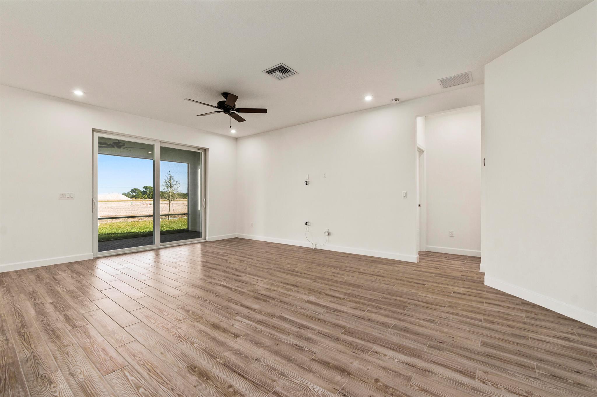 Port St Lucie, Florida 34987, United States, 4 Bedrooms Bedrooms, ,2 BathroomsBathrooms,Residential,Pending,209528