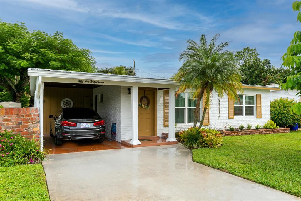 Photo of 5547 SE Avalon Drive, Stuart, FL 34997 (MLS # R10755596)