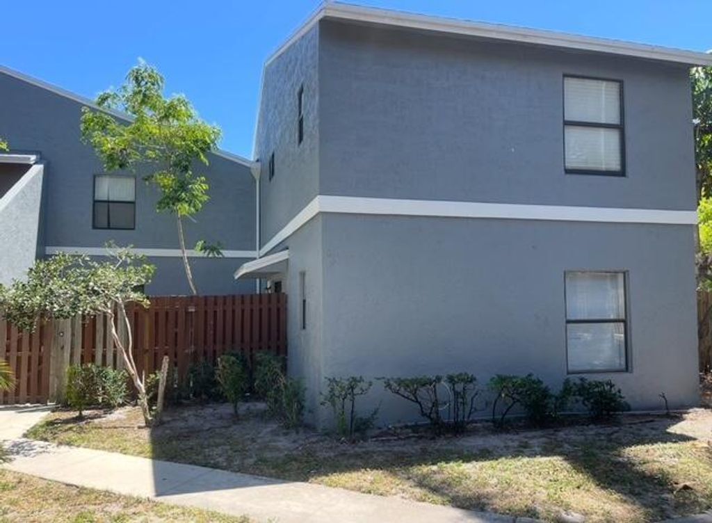 Photo of 10 Crossings Circle #B, Boynton Beach, FL 33435 (MLS # R11082353)