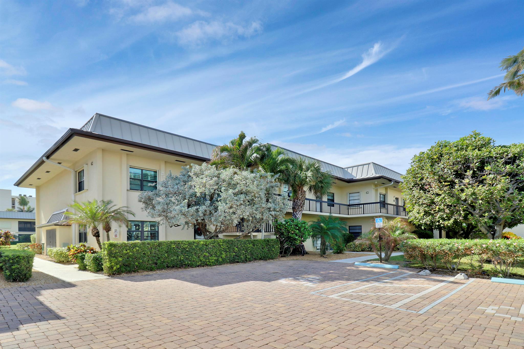 Discover your perfect winter getaway in this stunning Oceanside condo, boasting breathtaking views of the Intracoastal Waterway and the iconic Jupiter Lighthouse. This beautifully remodeled two-bedroom, two-bath unit offers spacious living and modern comforts, making it an ideal retreat for your winter escape in 2025.Enjoy the outdoor lifestyle with direct access to kayaking and paddleboarding right from your doorstep, along with a deeded ocean path that leads to miles of pristine, private beaches. Whether you're looking to relax on the sand or explore the water, this location has it all!Don't miss out on this incredible opportunity to experience the best of coastal living. Schedule your showing today and make this beautiful condo your winter sanctuary!