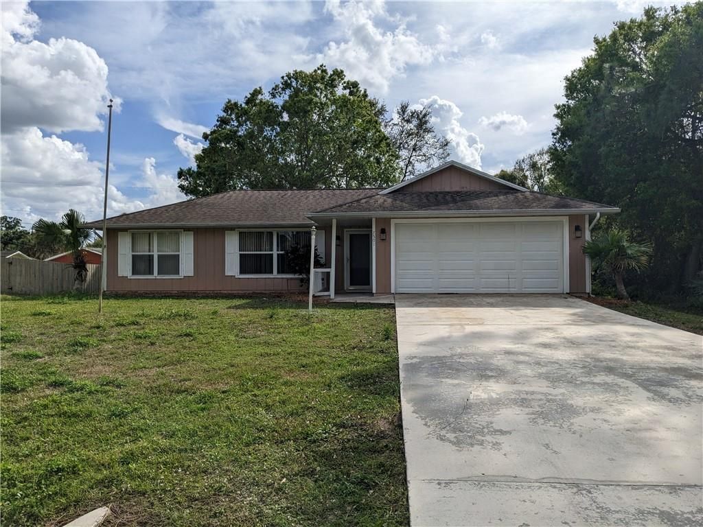 Photo of 7501 Lakeland Blvd, Fort Pierce, FL 34951 (MLS # F10367834)