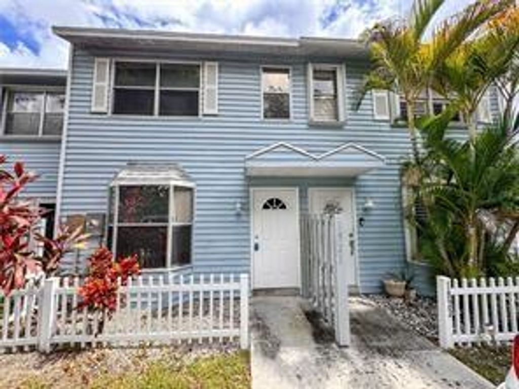 Photo of 1921 NE 15th Ave, Fort Lauderdale, FL 33305 (MLS # F10541811)