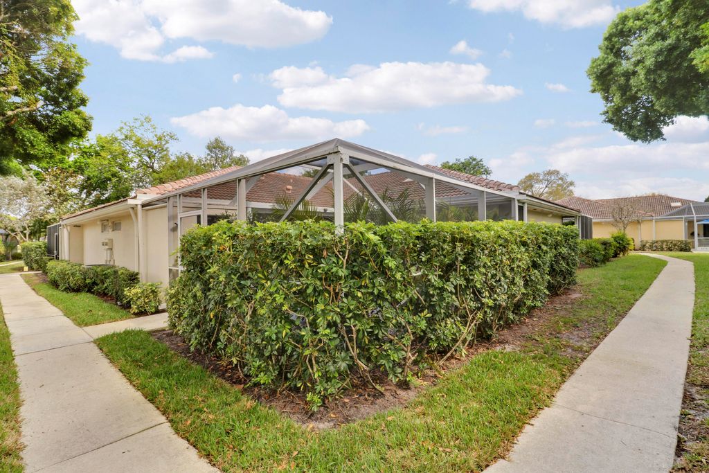 Photo of 9229 Sun Terrace Circle A Circle, Palm Beach Gardens, FL 33403 (MLS # B26001777)