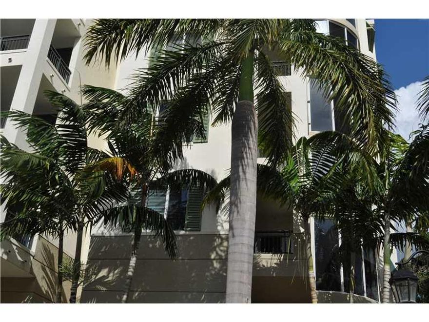 Centrally located in Plantation, this 2 bedroom 2 bathroom unit close to everything, shopping, dining.  Building has pool, clubroom, fully equipped fitness center and library.