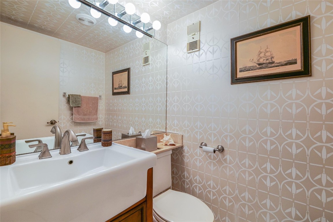 18th Hole - Residential