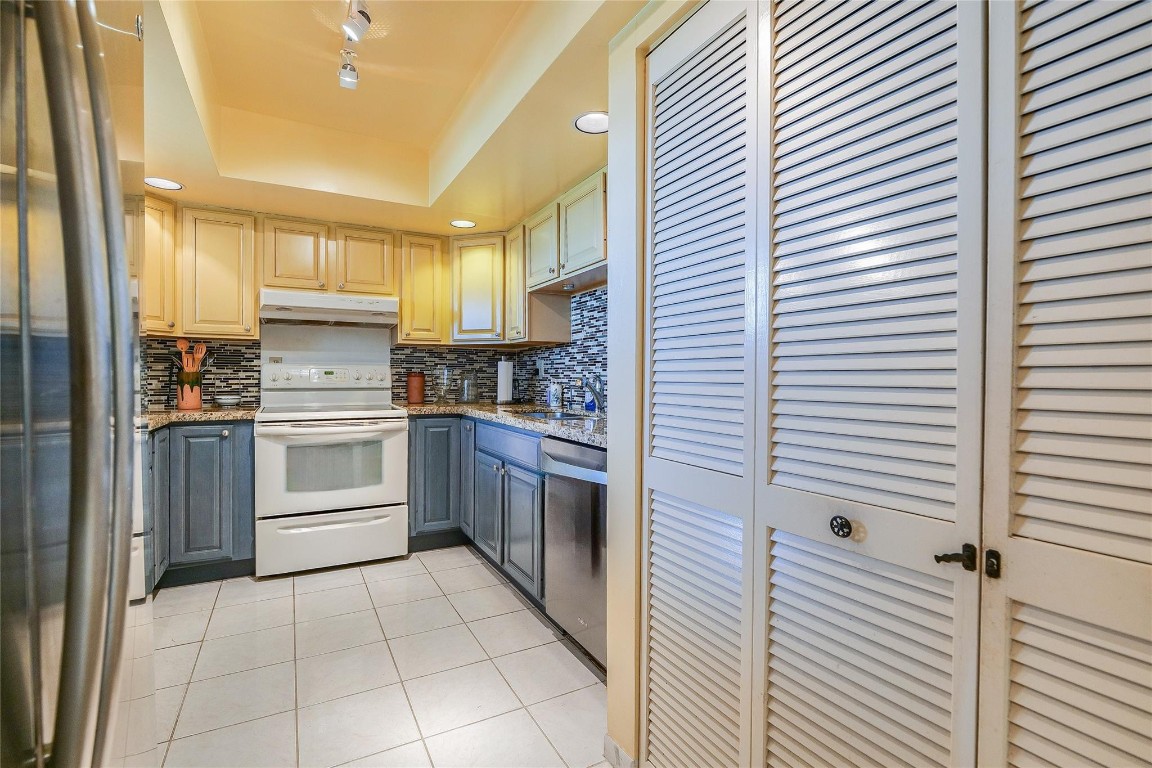 18th Hole - Residential