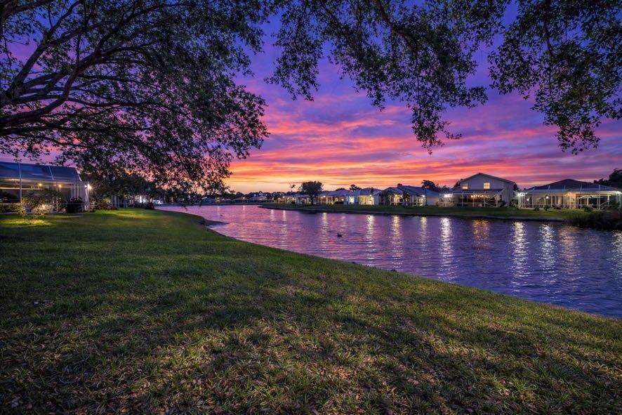 4732 SE Mizner Place