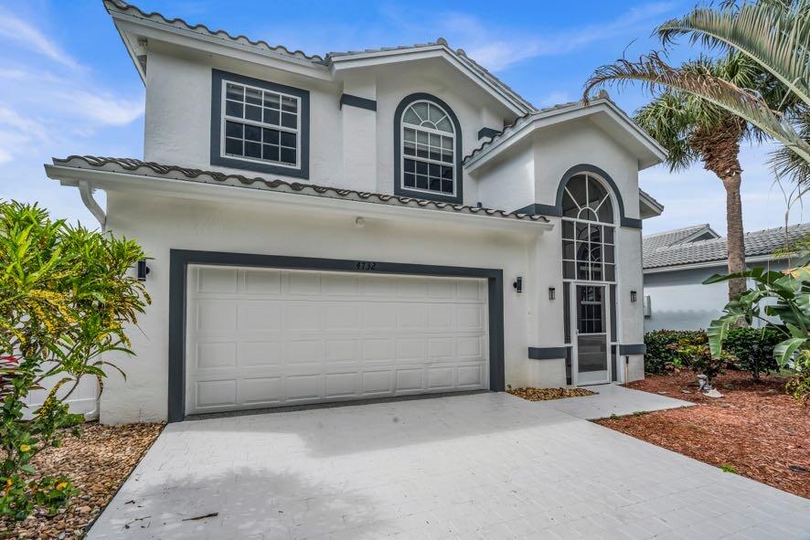4732 SE Mizner Place