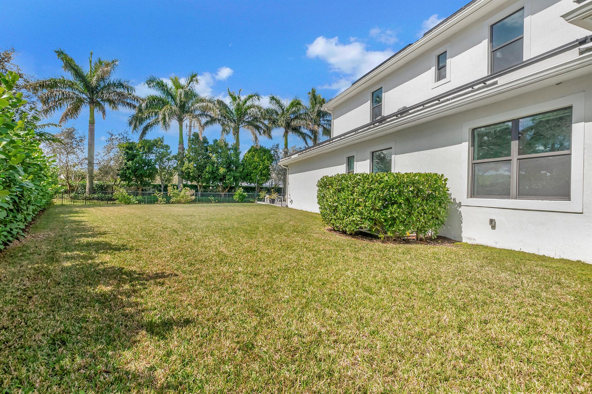 ROYAL PALM POLO - Residential