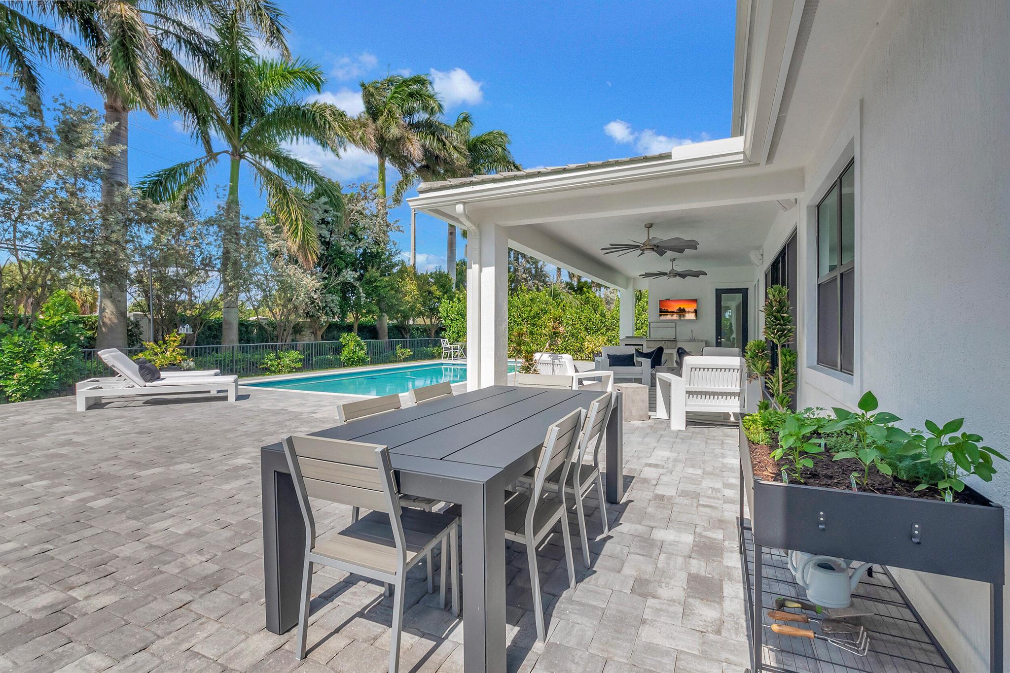 ROYAL PALM POLO - Residential