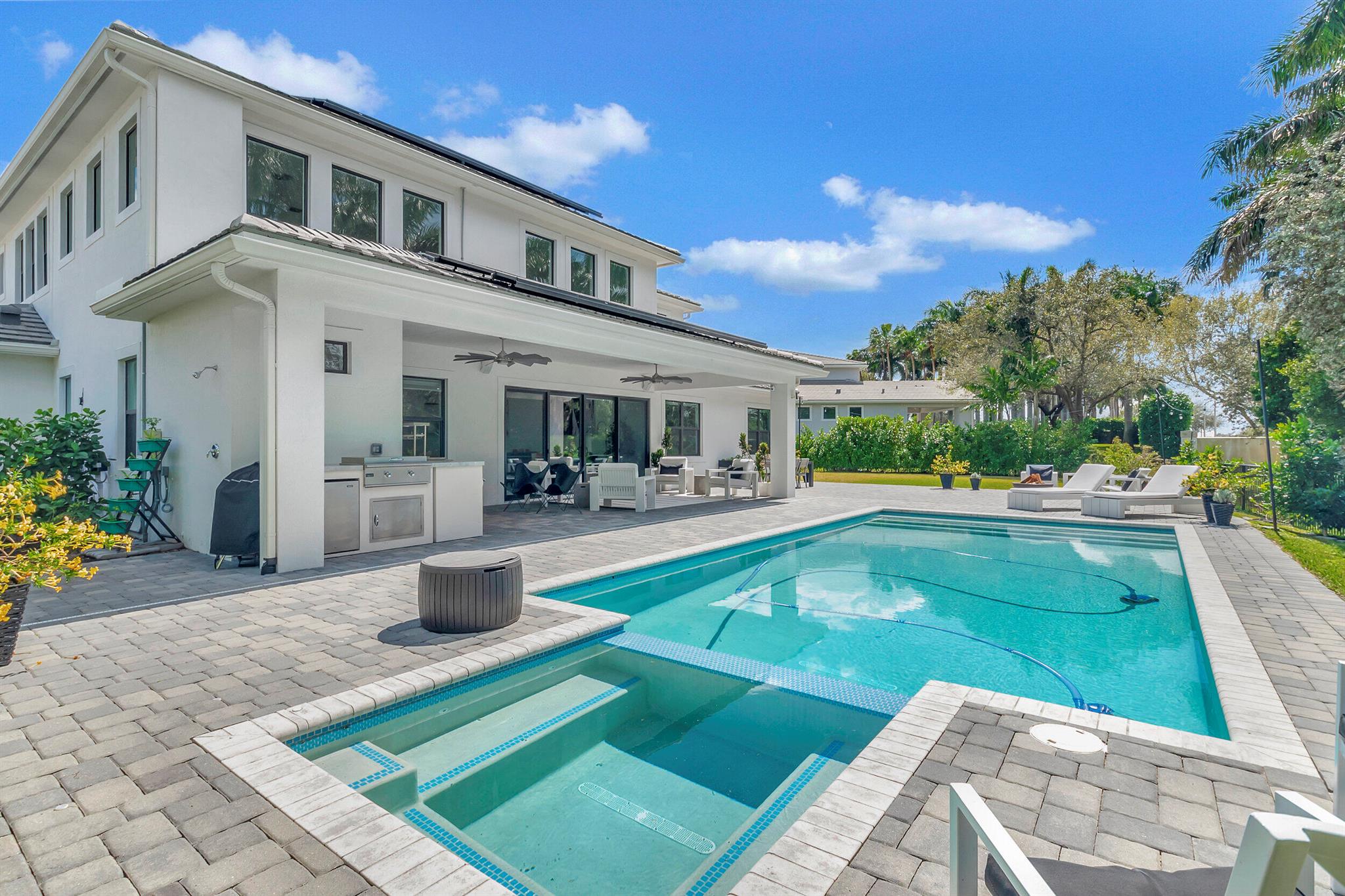 ROYAL PALM POLO - Residential