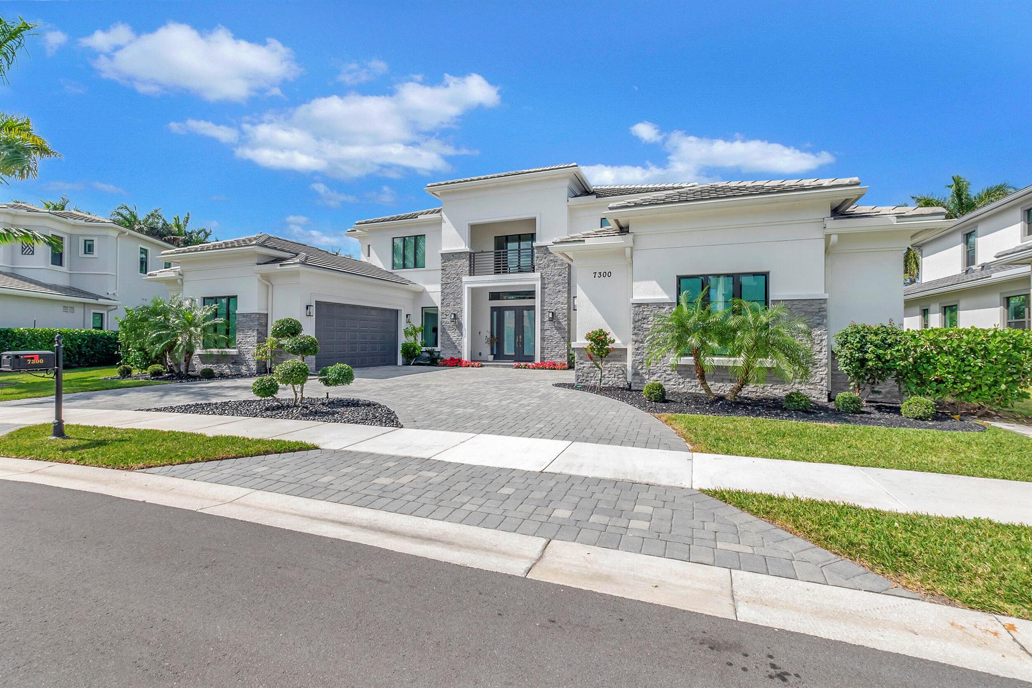 ROYAL PALM POLO - Residential