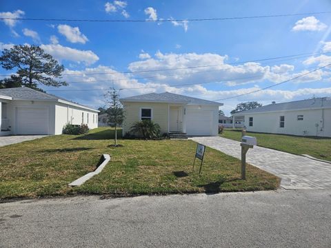 Photo of 3848 SE Grant Street, Stuart, FL 34997 (MLS # B26003851)