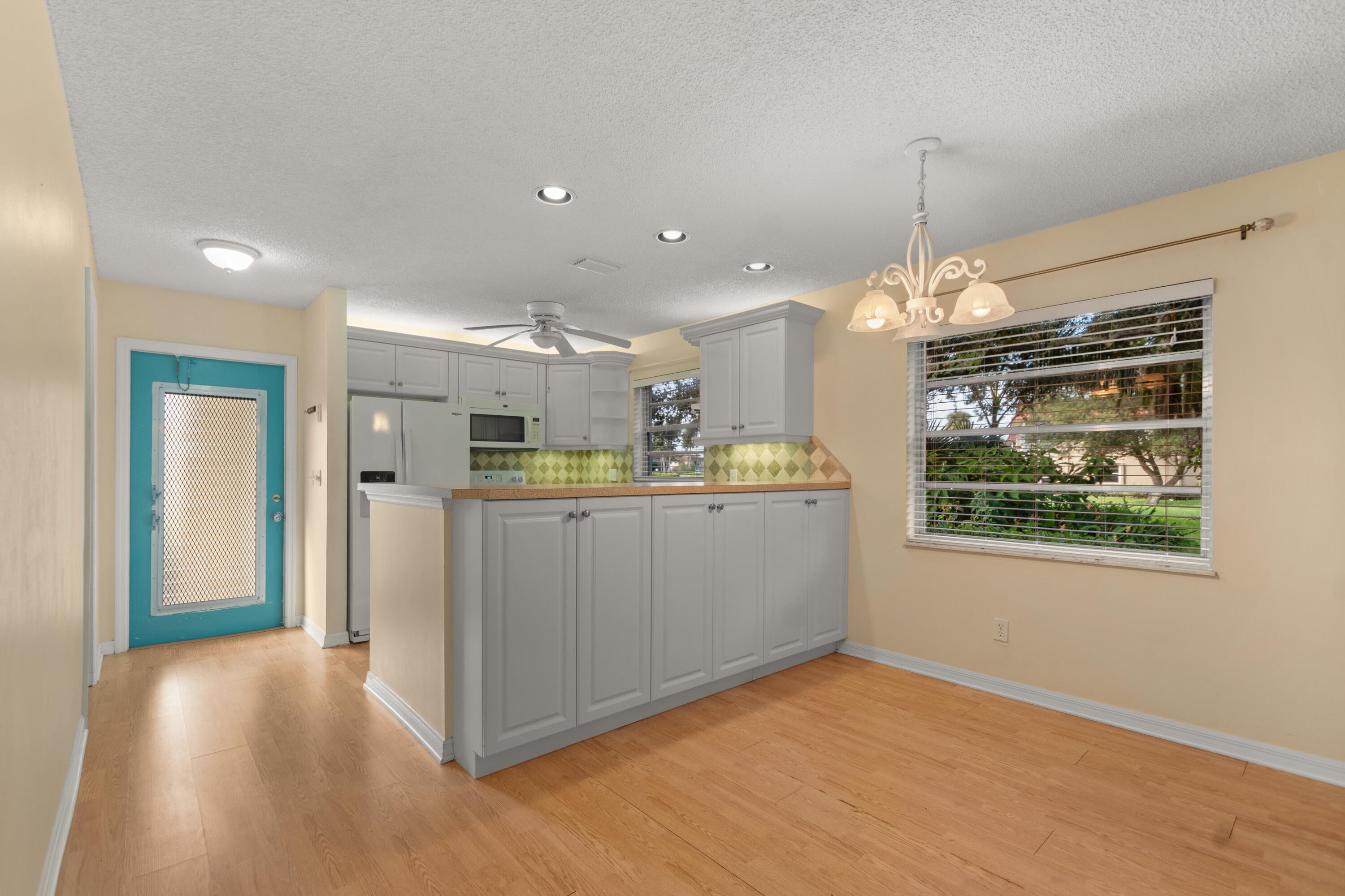 100 SPRING LAKE Drive 107