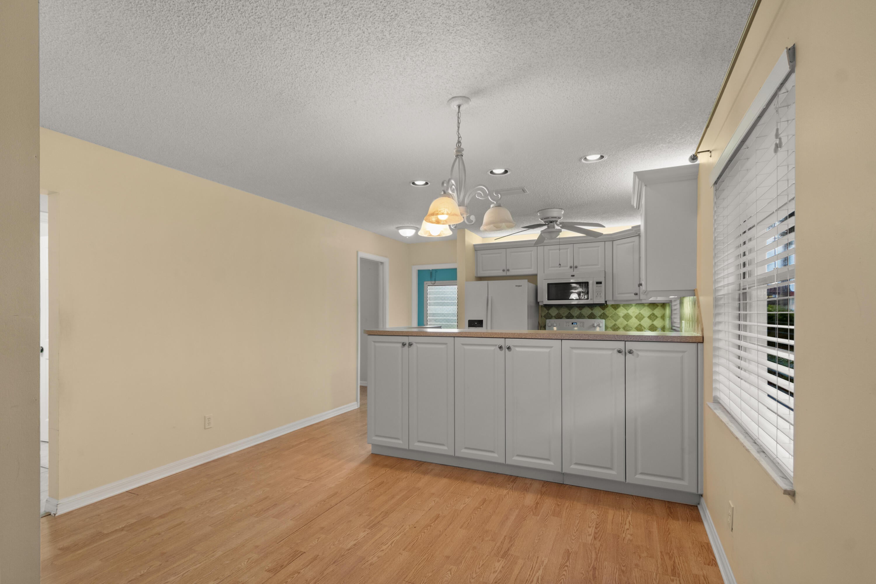 100 SPRING LAKE Drive 107