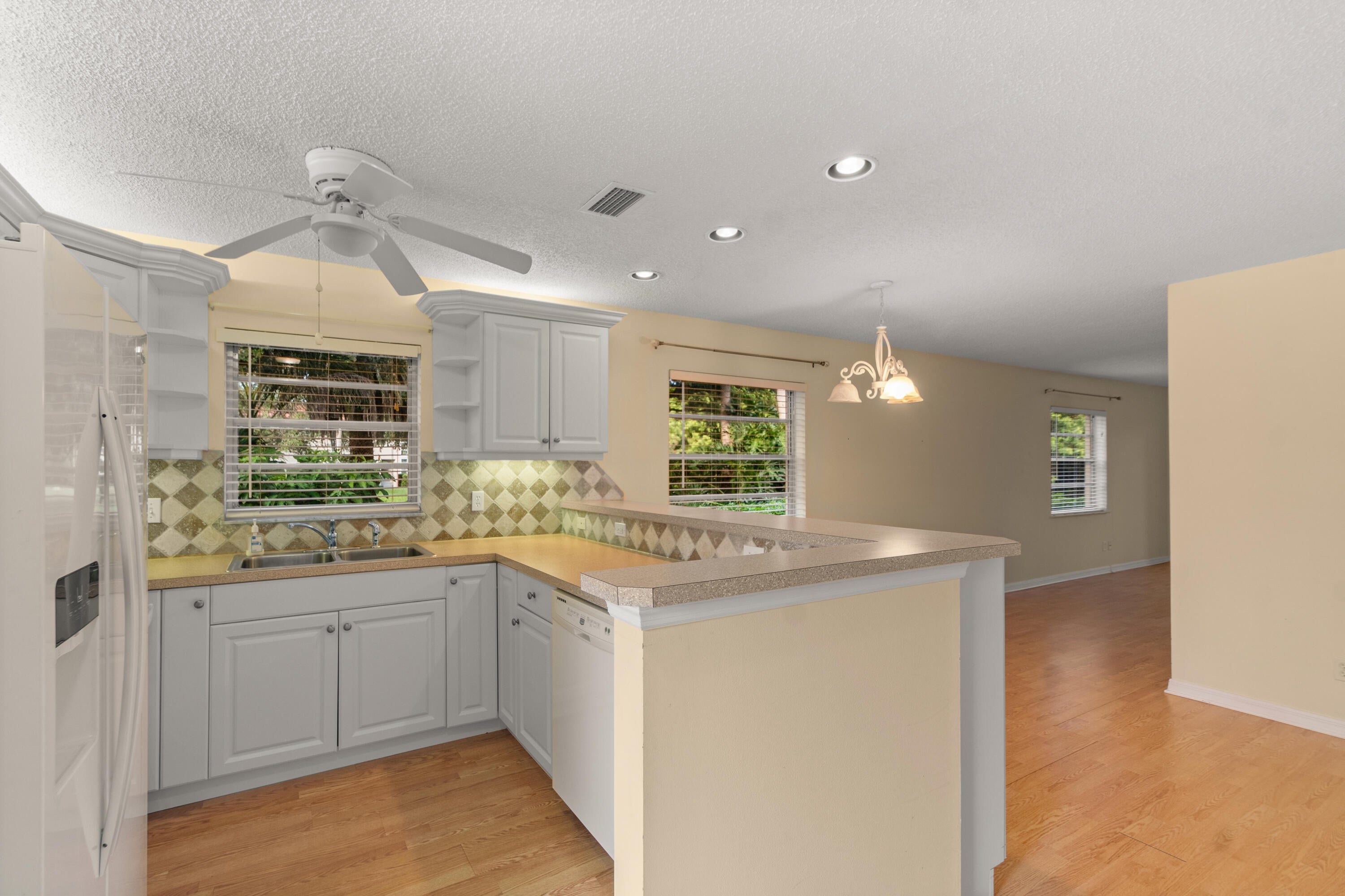 100 SPRING LAKE Drive 107