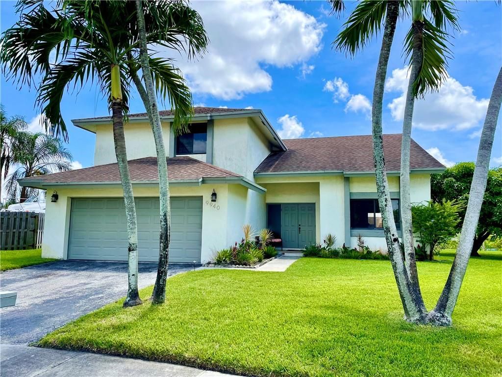 Photo of 9940 SW 14th St St, Pembroke Pines, FL 33025 (MLS # F10346614)