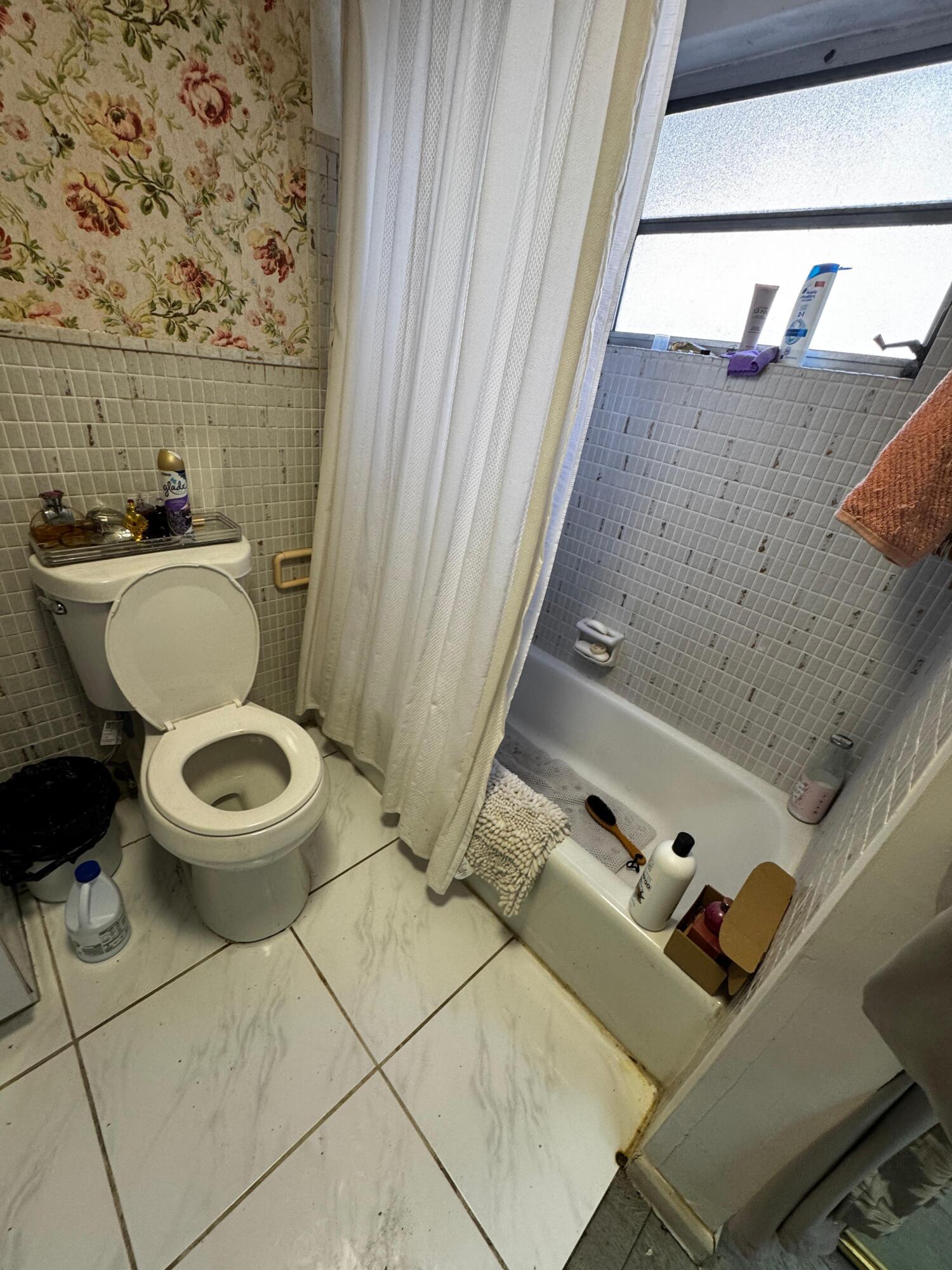 SECOND GULFSTREAM GARDEN - Residential