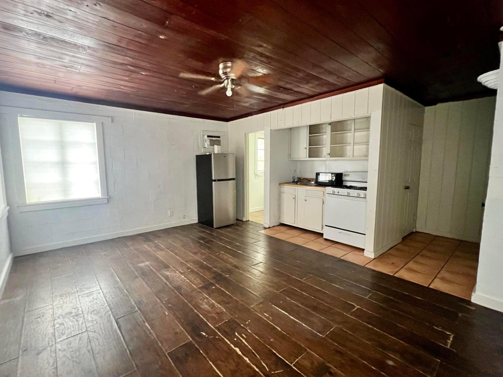Photo of 3261 S Us Highway 1 #4, Fort Pierce, FL 34982 (MLS # B26066474)