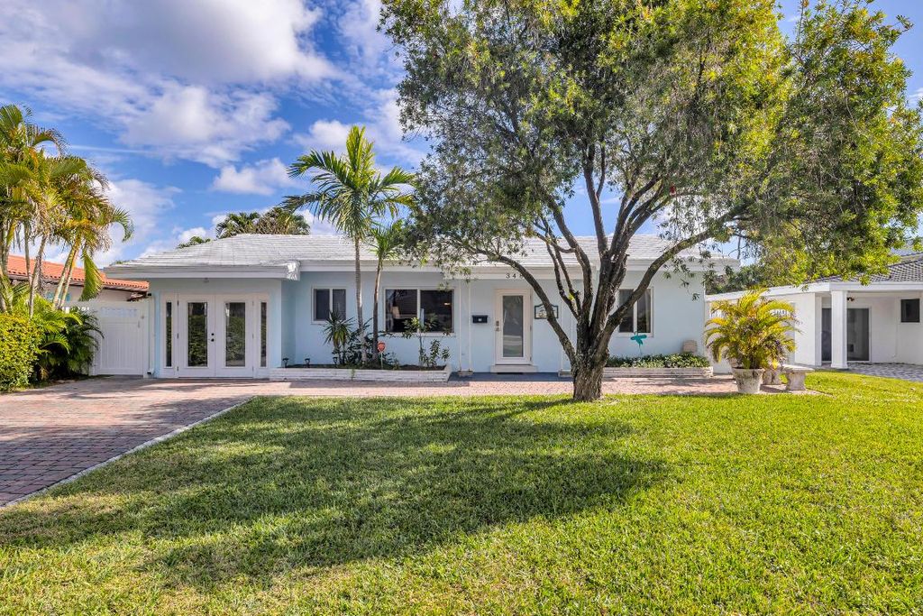 Photo of 348 SE 18th Avenue, Deerfield Beach, FL 33441 (MLS # R11088450)