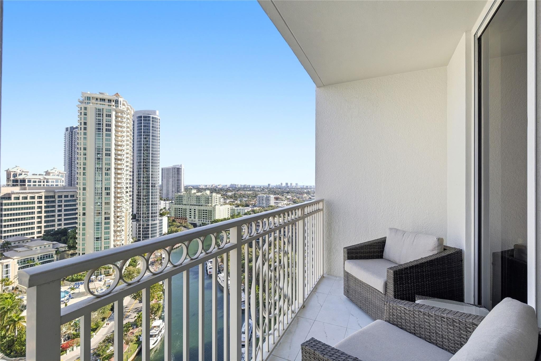 511 SE 5 Avenue 2122