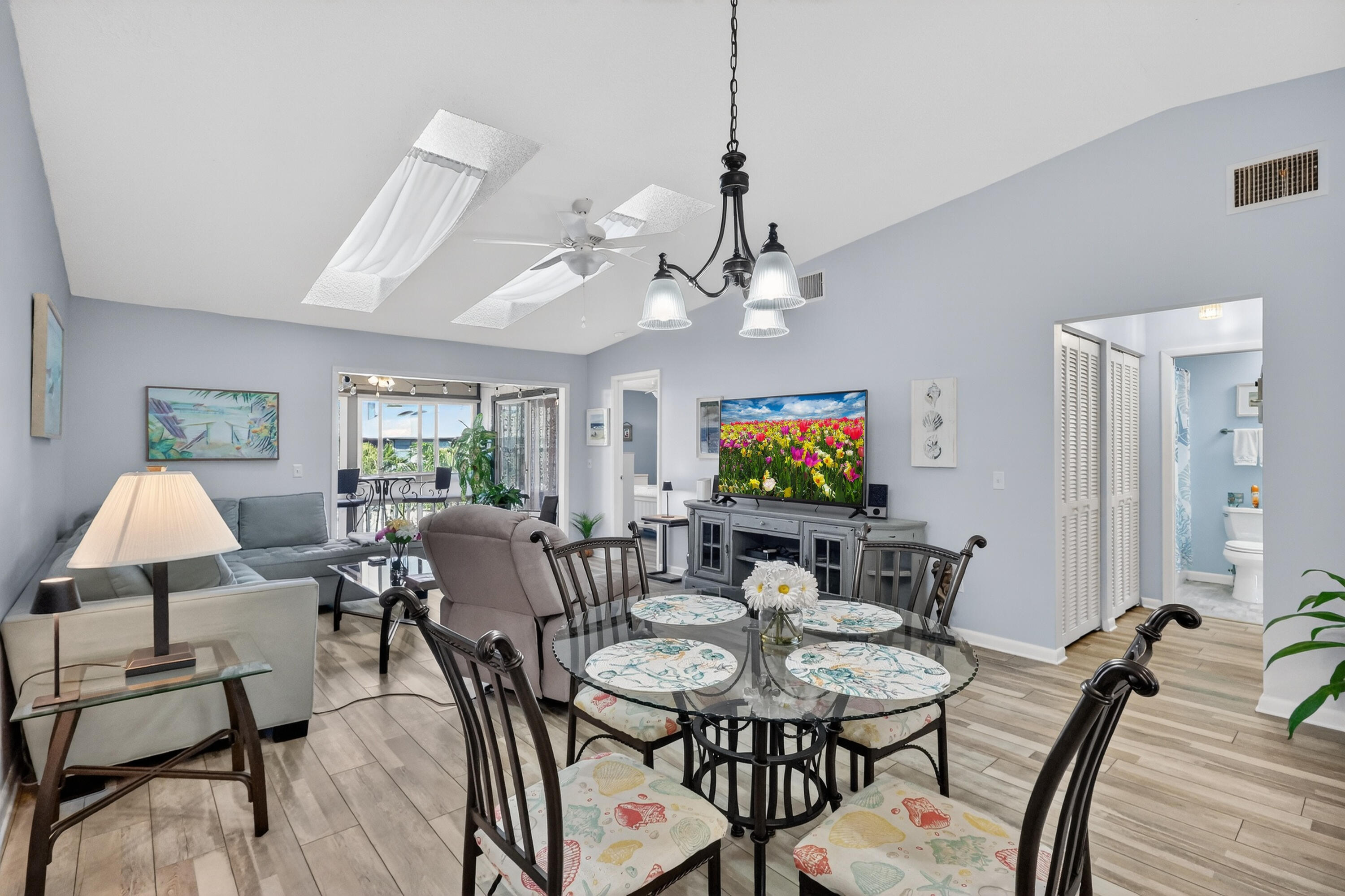 PINECROFT CONDO - Residential