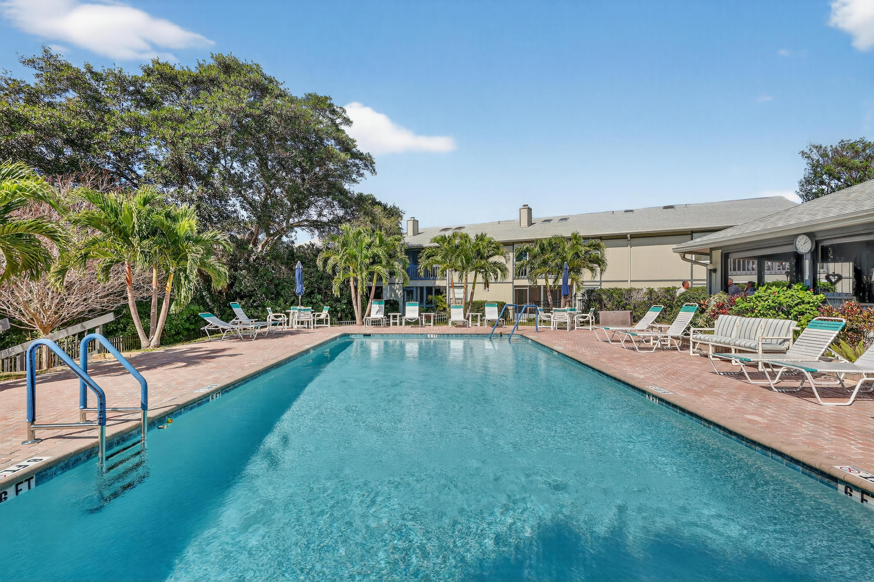 PINECROFT CONDO - Residential