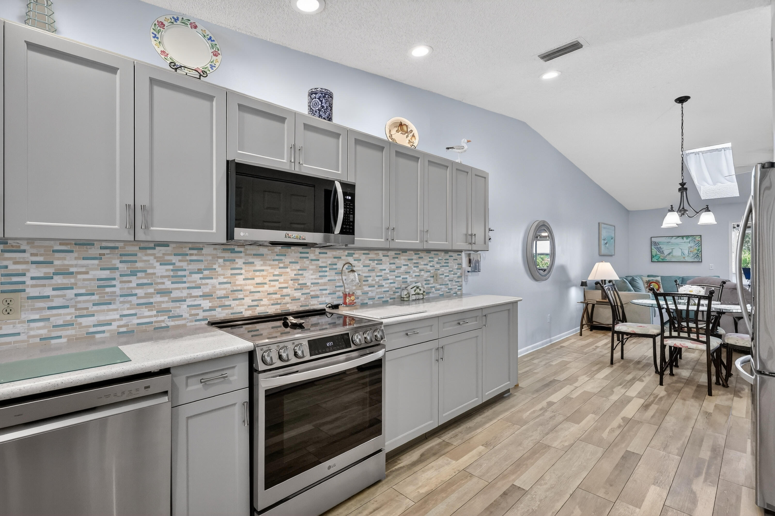 PINECROFT CONDO - Residential