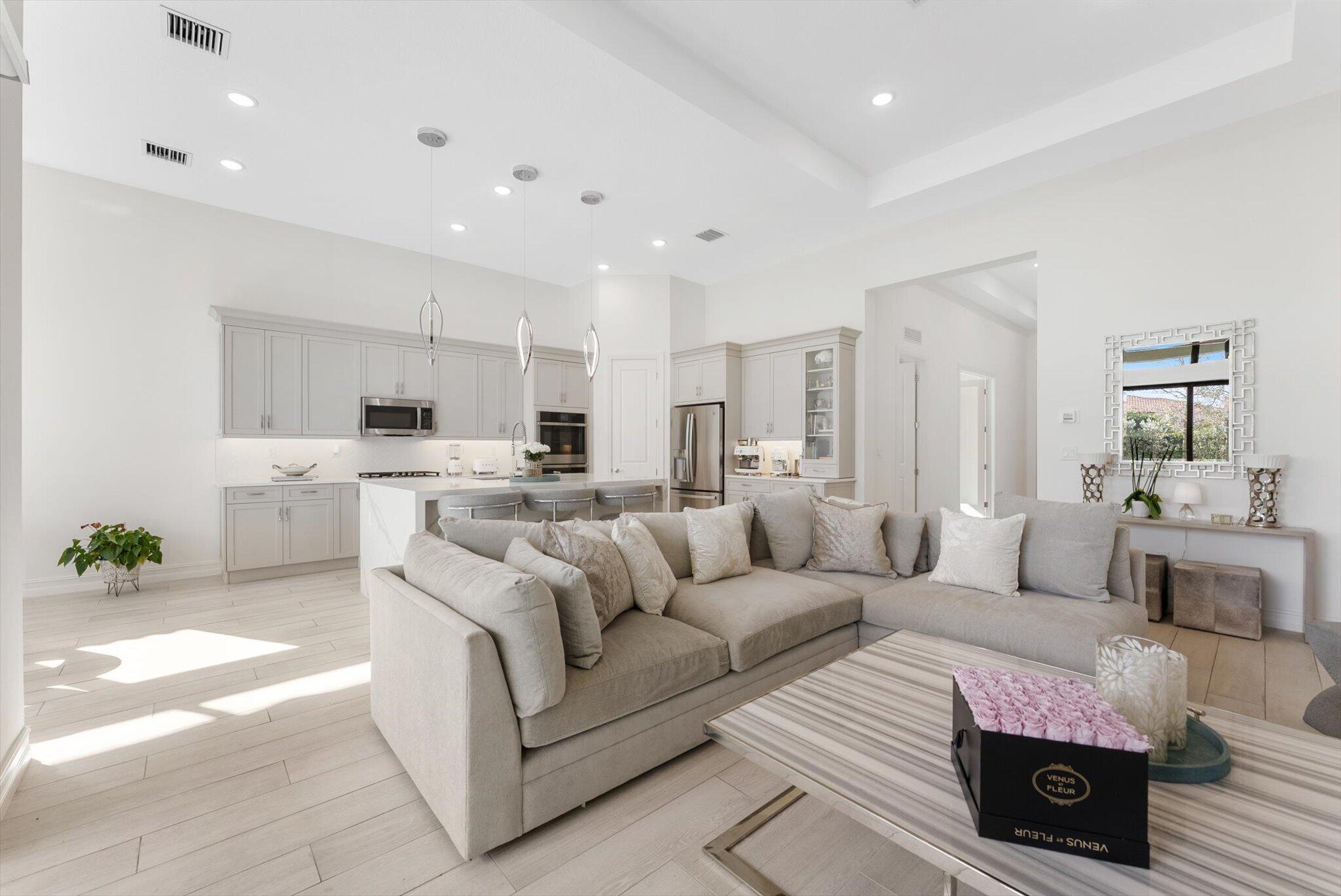 PARKLAND ROYALE - Residential