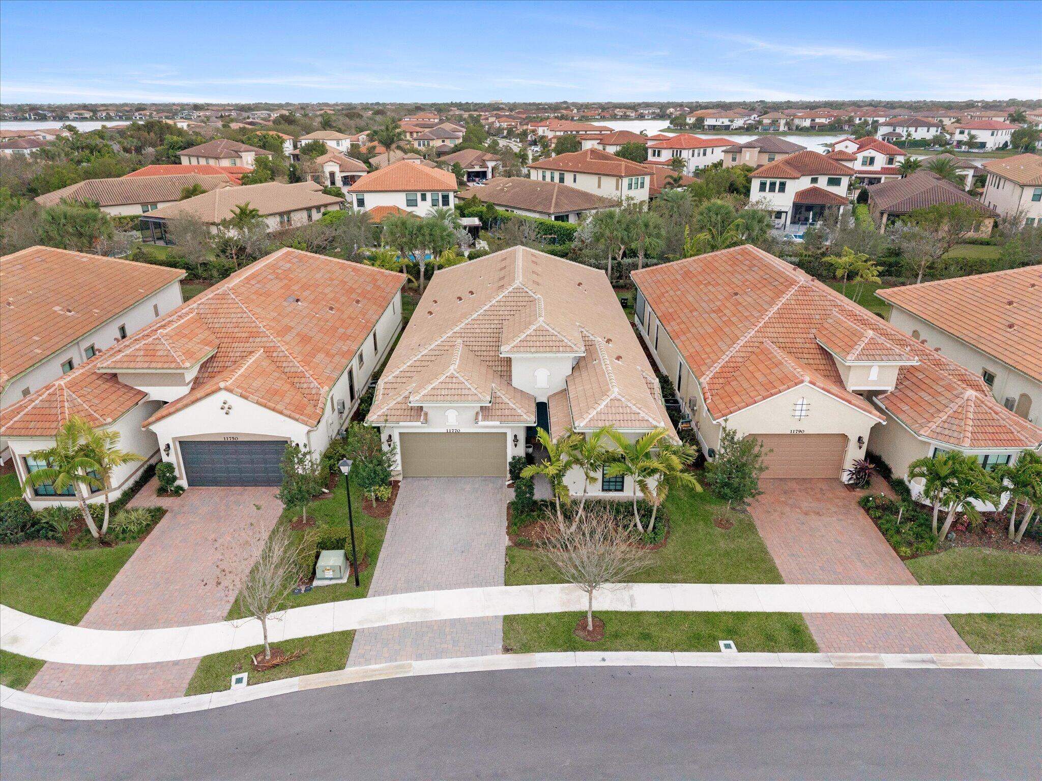 PARKLAND ROYALE - Residential