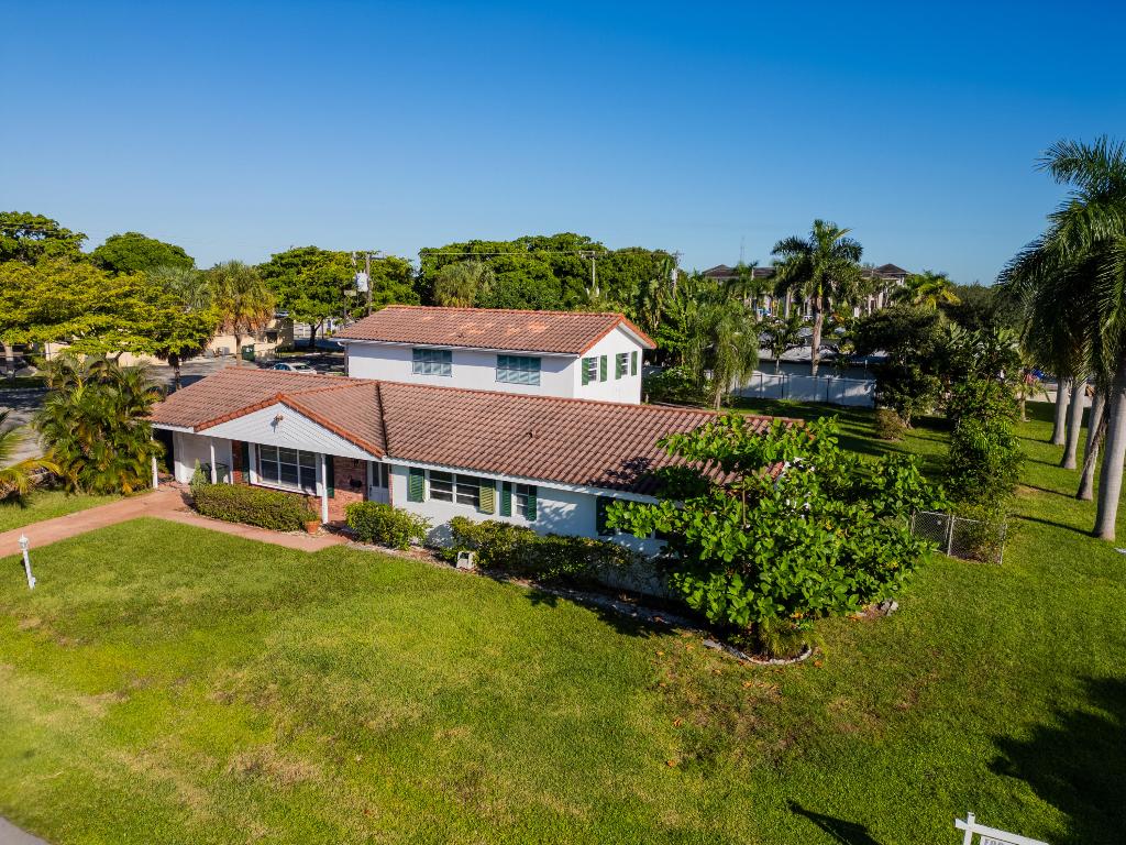 View photos, virtual tours, details... 233 NE 11th Street