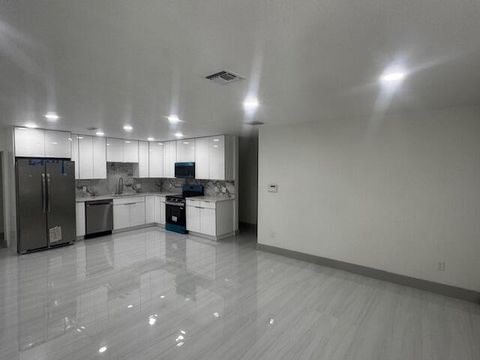 3401 Evergreen Palm Springs FL 33461