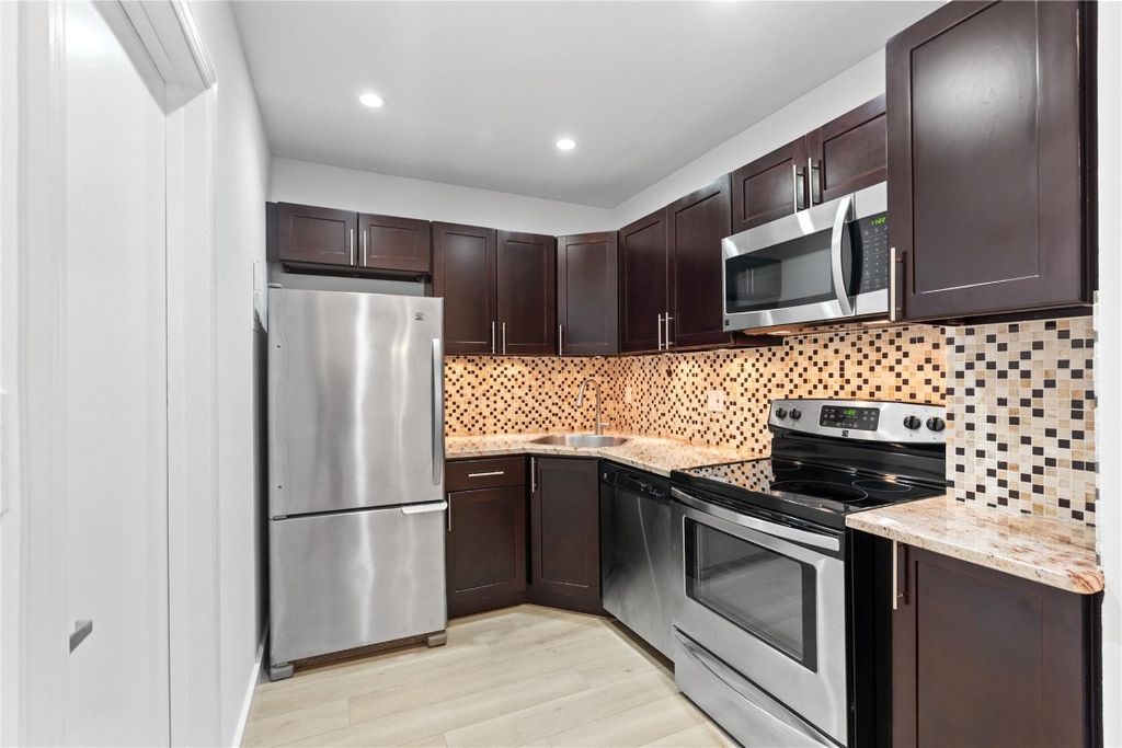 Photo of 2426 SE 17th Street #207A, Fort Lauderdale, FL 33316 (MLS # F10542301)