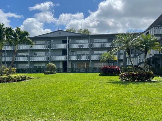 *REDUCED TO SELL* Well maintained 1 bedroom 1.5 baths in ACTIVE 55+ community in Boca Raton. 24 hour manned guard gate. Enter this tranquil unit with bright white kitchen cabinets,  all neutral tones for peaceful surrounding.  Open living room/dining room. Bedroom is spacious and bright leading to screened in tranquil terrace over looking the green gardens. Lots of amenities, Pool, Gym, Tennis, Card room, pool room, library, COURTESY BUS to shops, etc.