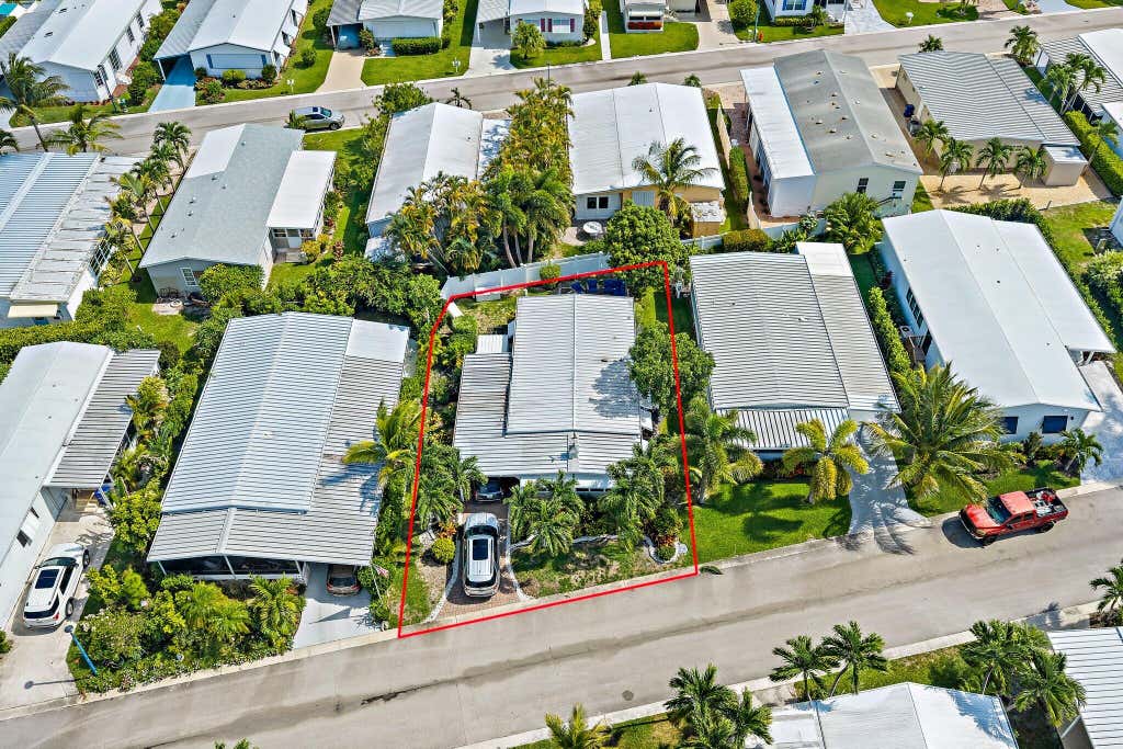 Photo of 400 N HIGHWAY A1A #33, Jupiter, FL 33477 (MLS # B26058469)