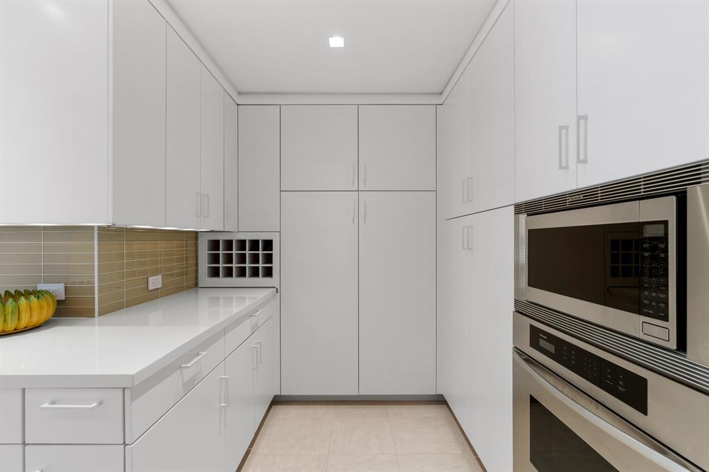 DUNSTER HOUSE CONDO - Residential