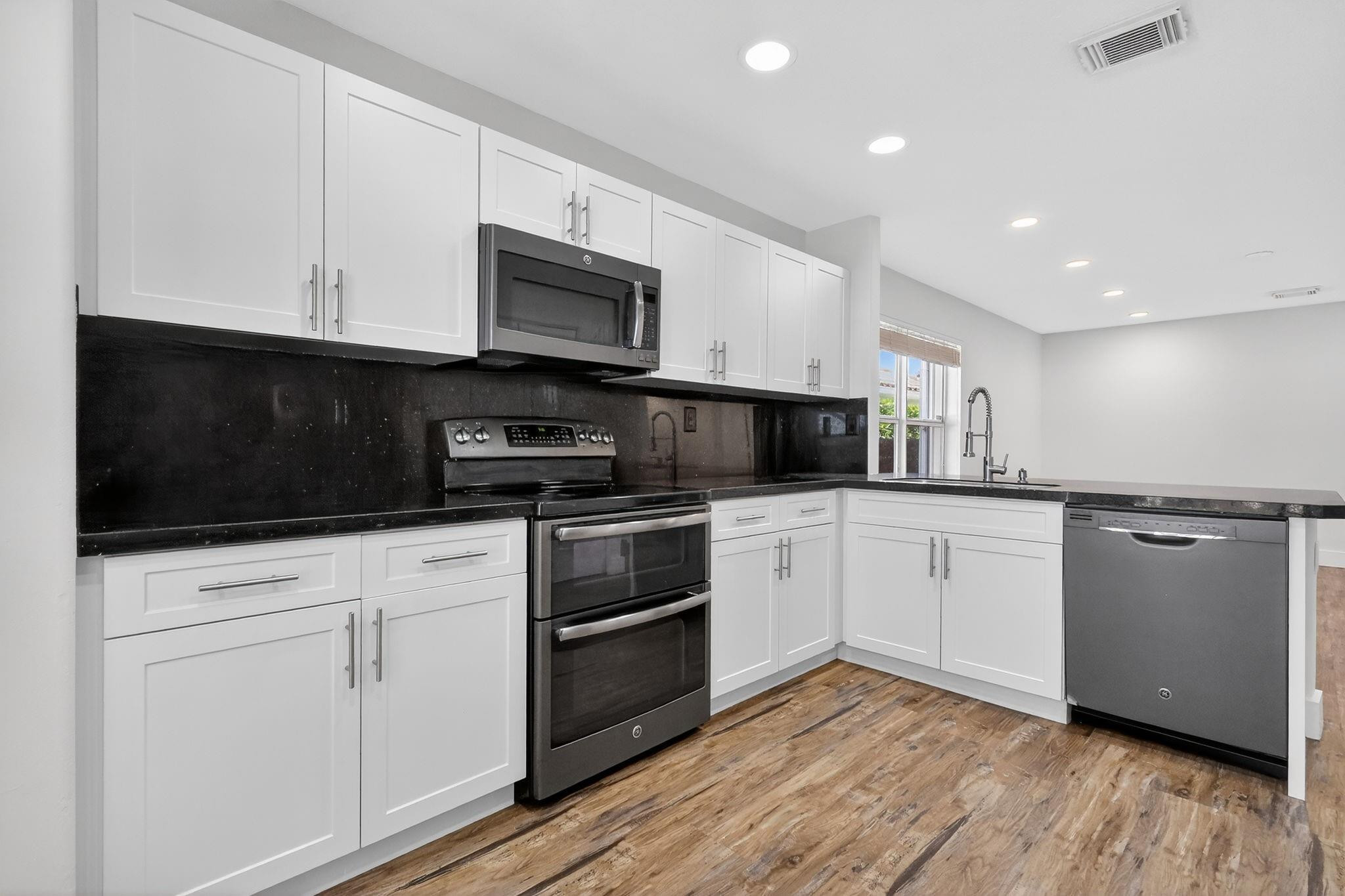 KEYSTONE LAKES - Residential