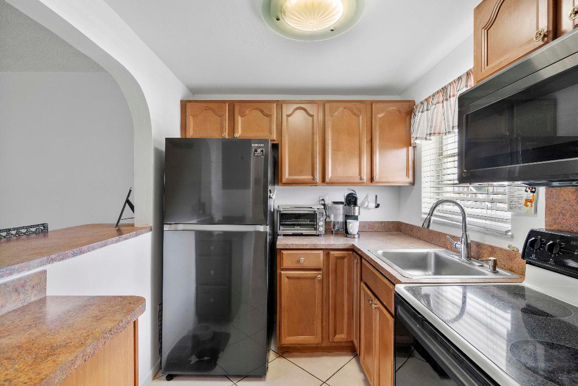 LEISUREVILLE  LAKE CONDO - Residential