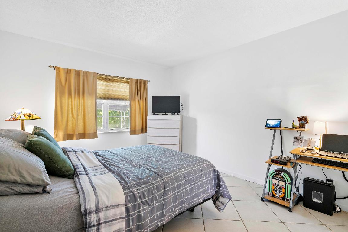 LEISUREVILLE  LAKE CONDO - Residential