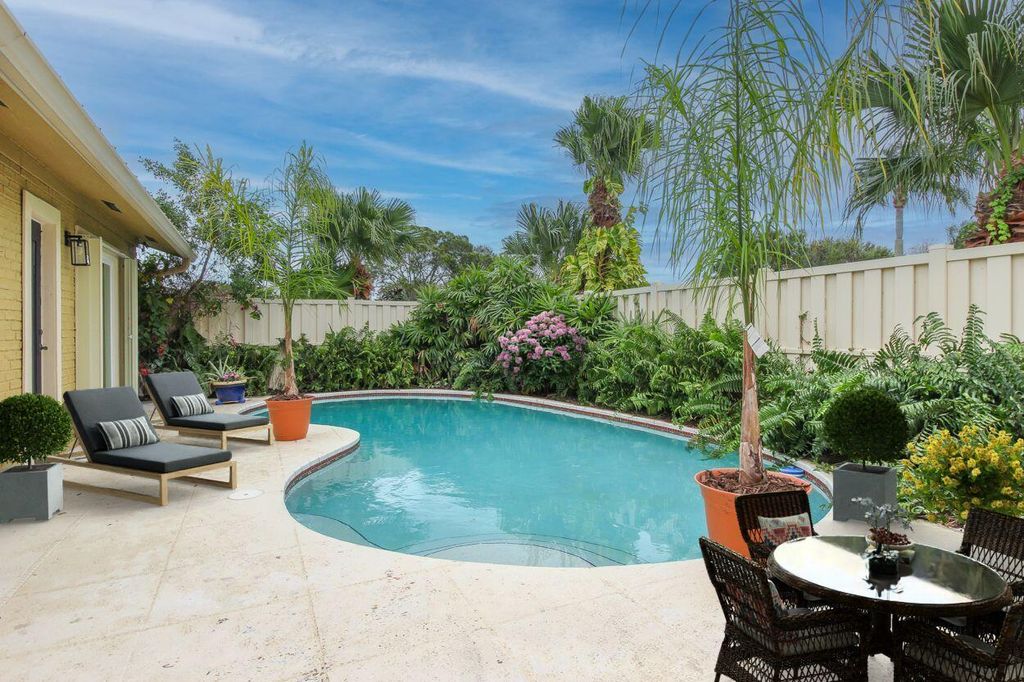 Photo of 5872 Golden Eagle Circle, Palm Beach Gardens, FL 33418 (MLS # R10944788)